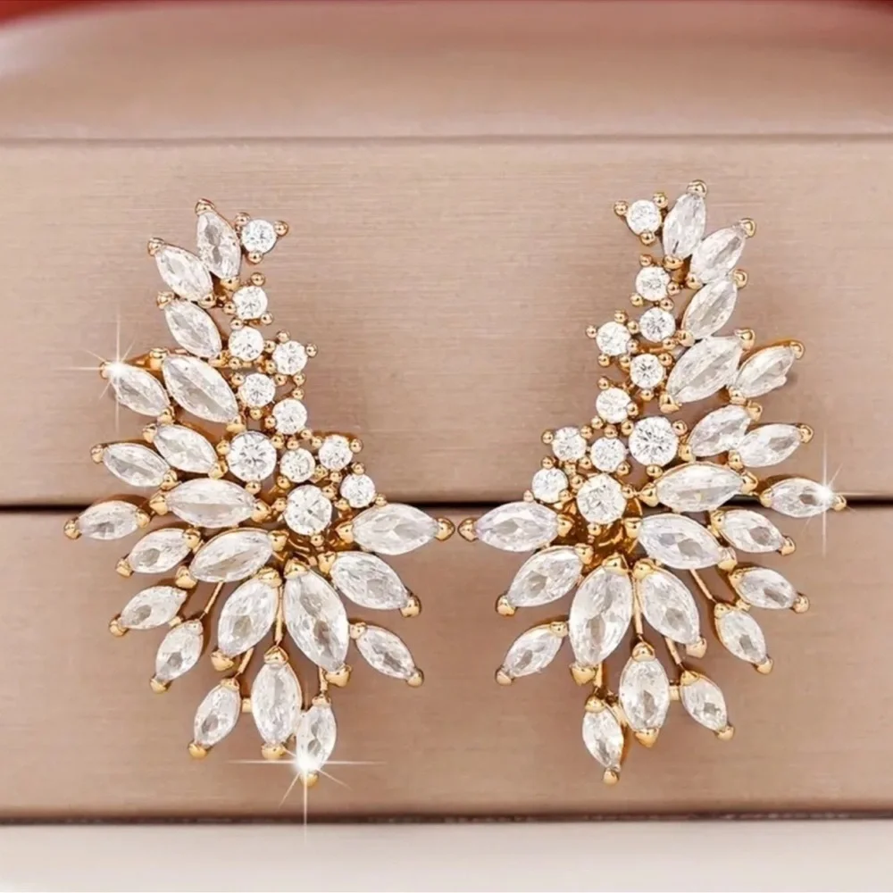 BRAND NEW❗️ Elegant Pavé Zirconia Flower Earrings - Luxury Wedding Jewelry 💎